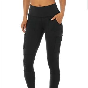 Alo high-waist cargo legging in black